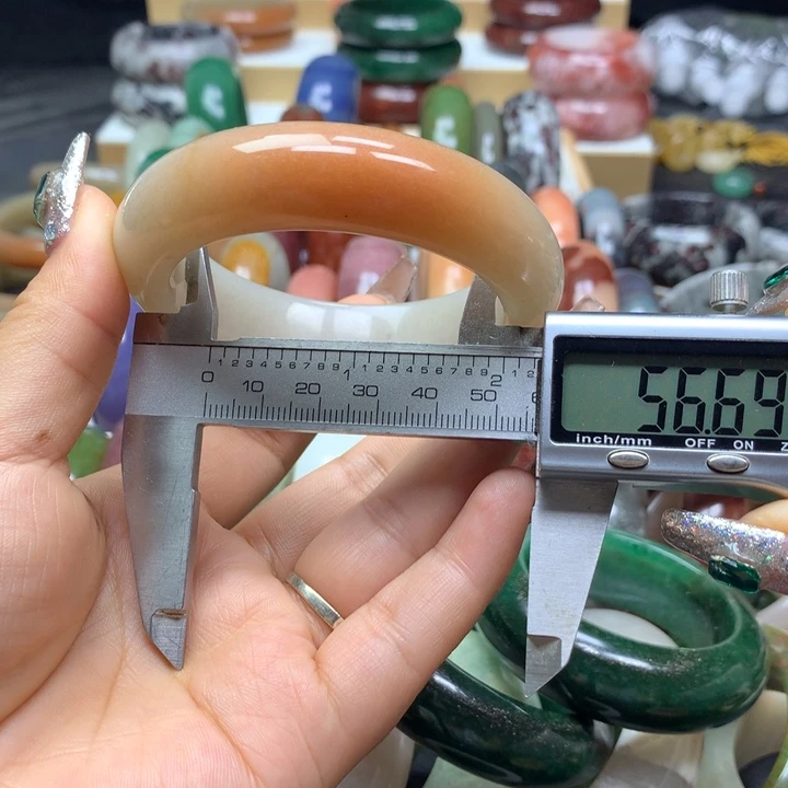 未镶嵌手镯石英质玉