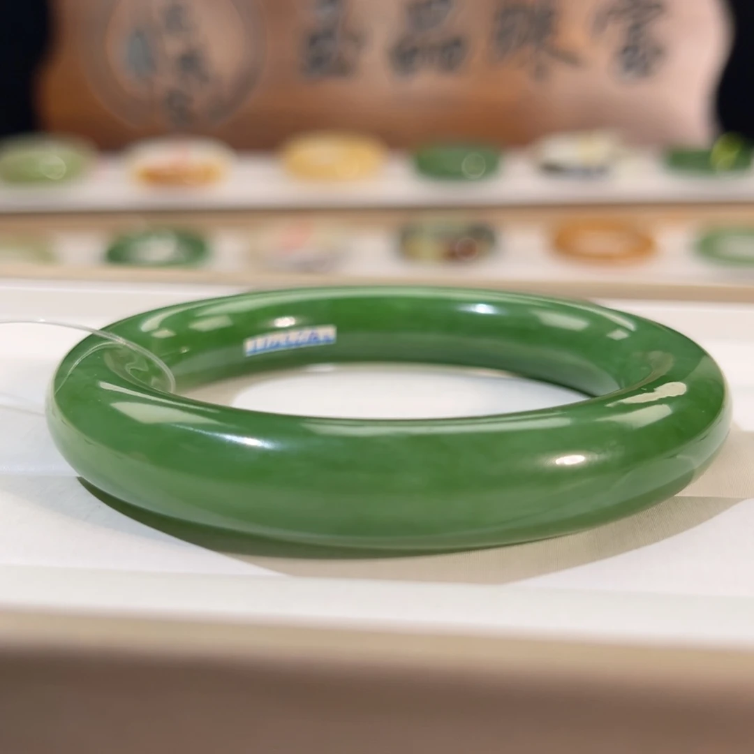 和田玉未镶嵌手镯  「粉绿胖圆」