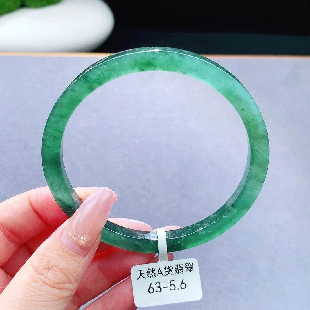 未镶嵌手镯（圆镯）翡翠