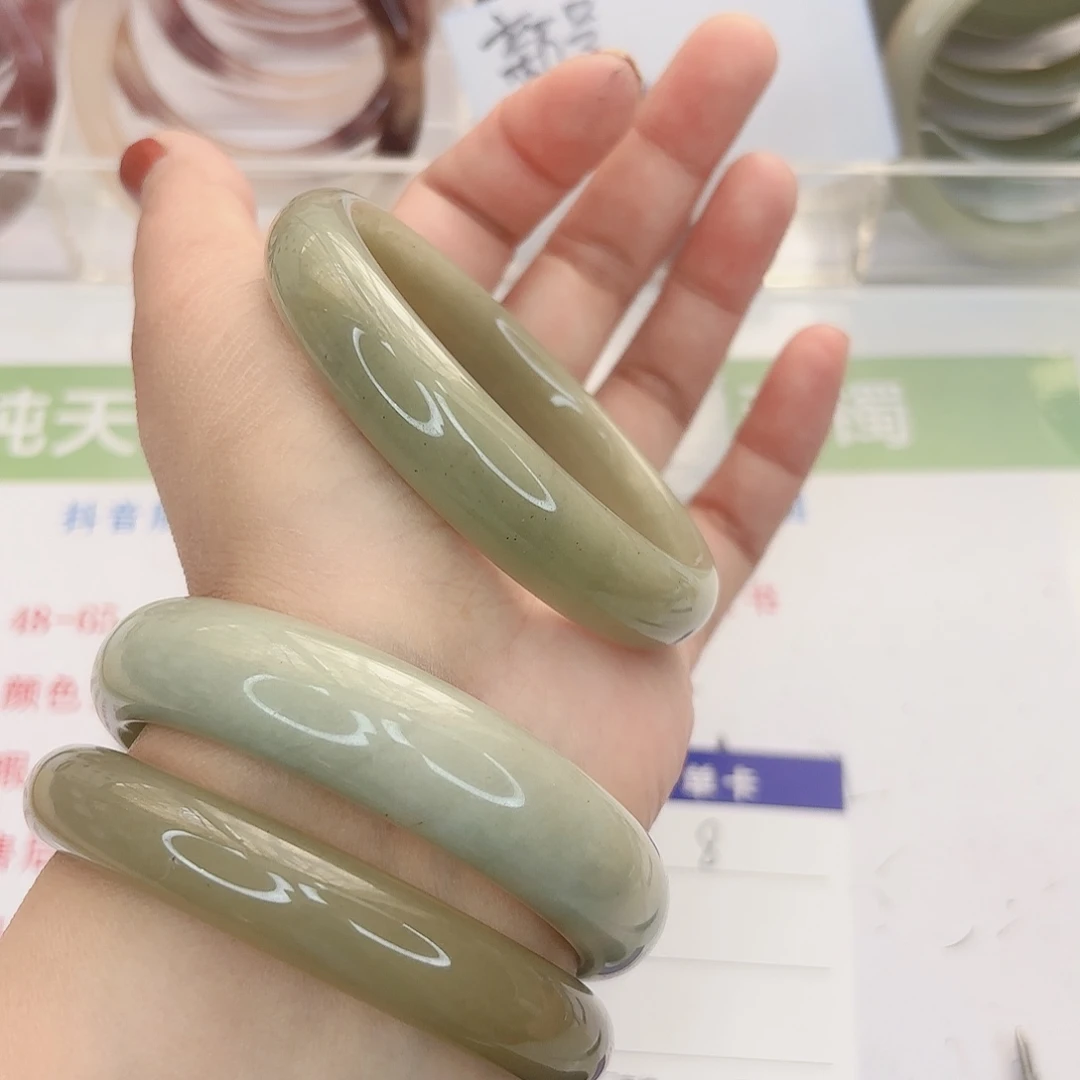 石英质玉未镶嵌手镯8/60
