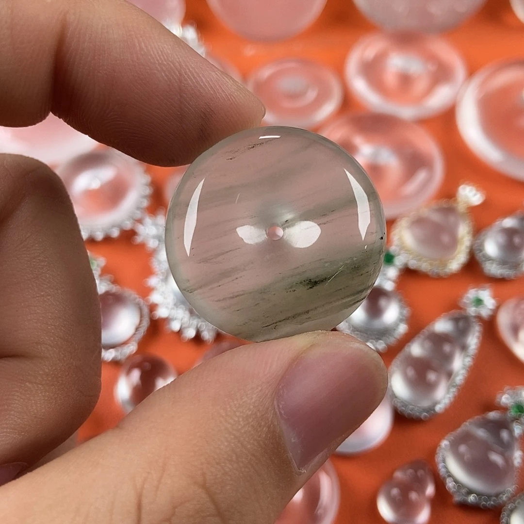 石英质玉未镶嵌颈饰平安扣