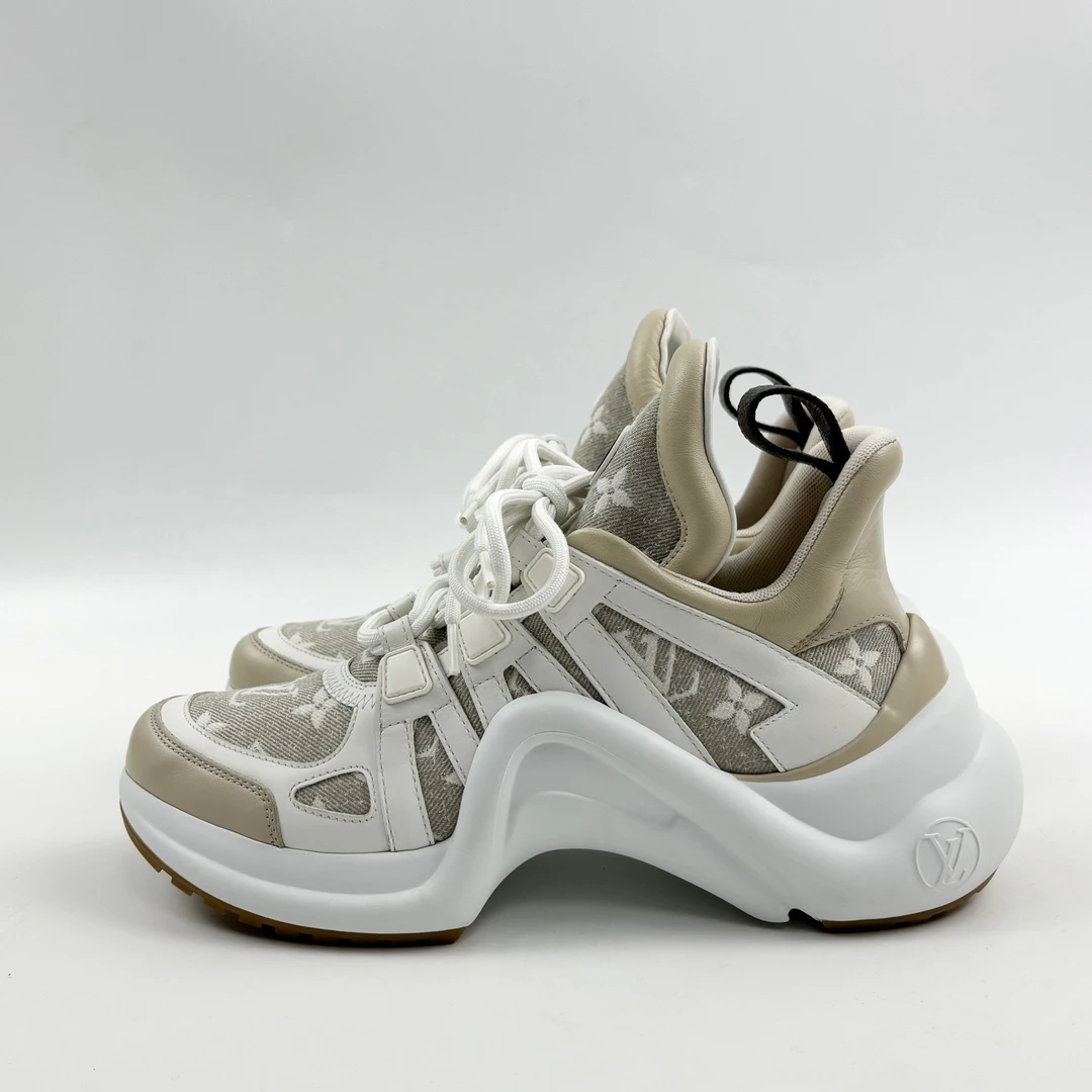 95新 LouisVuitton/路易威登 38码茶色老花满印老爹鞋 lm4499