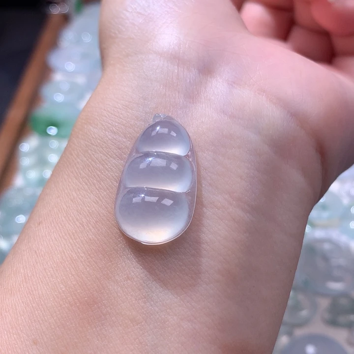 颈饰未镶嵌翡翠冰种福豆