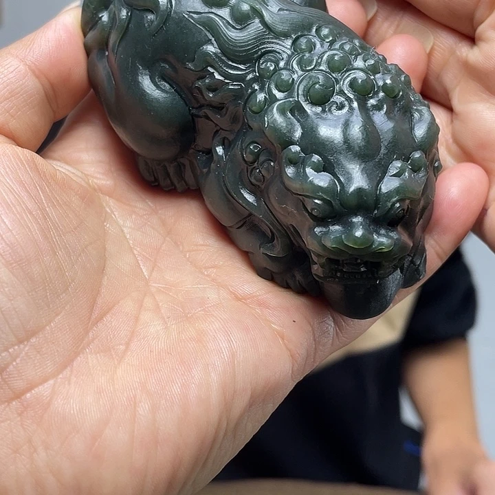 和田玉未镶嵌把件