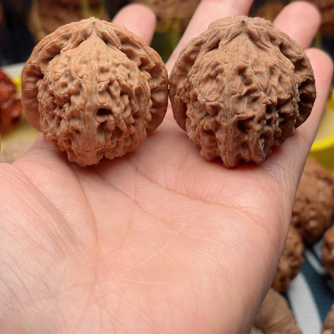 【闪购商品】桃木文玩核桃手把件40三角白