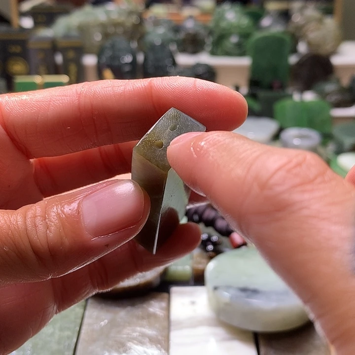 芝***豆和田玉（糖玉）未镶嵌珠宝半成品