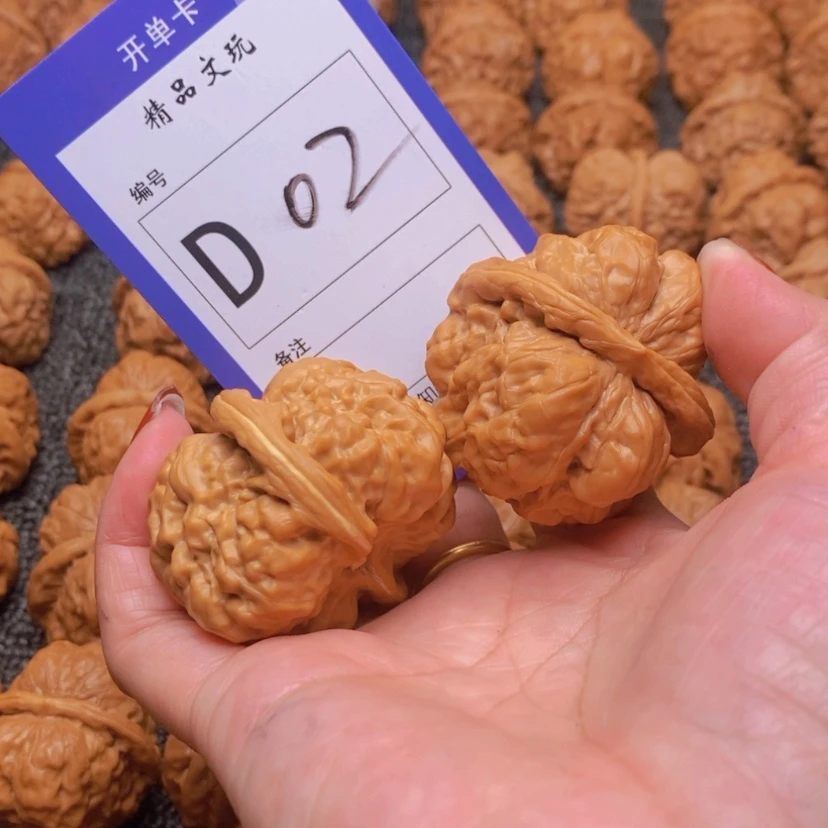 【闪购商品】桃核吊坠M****?你在一起的