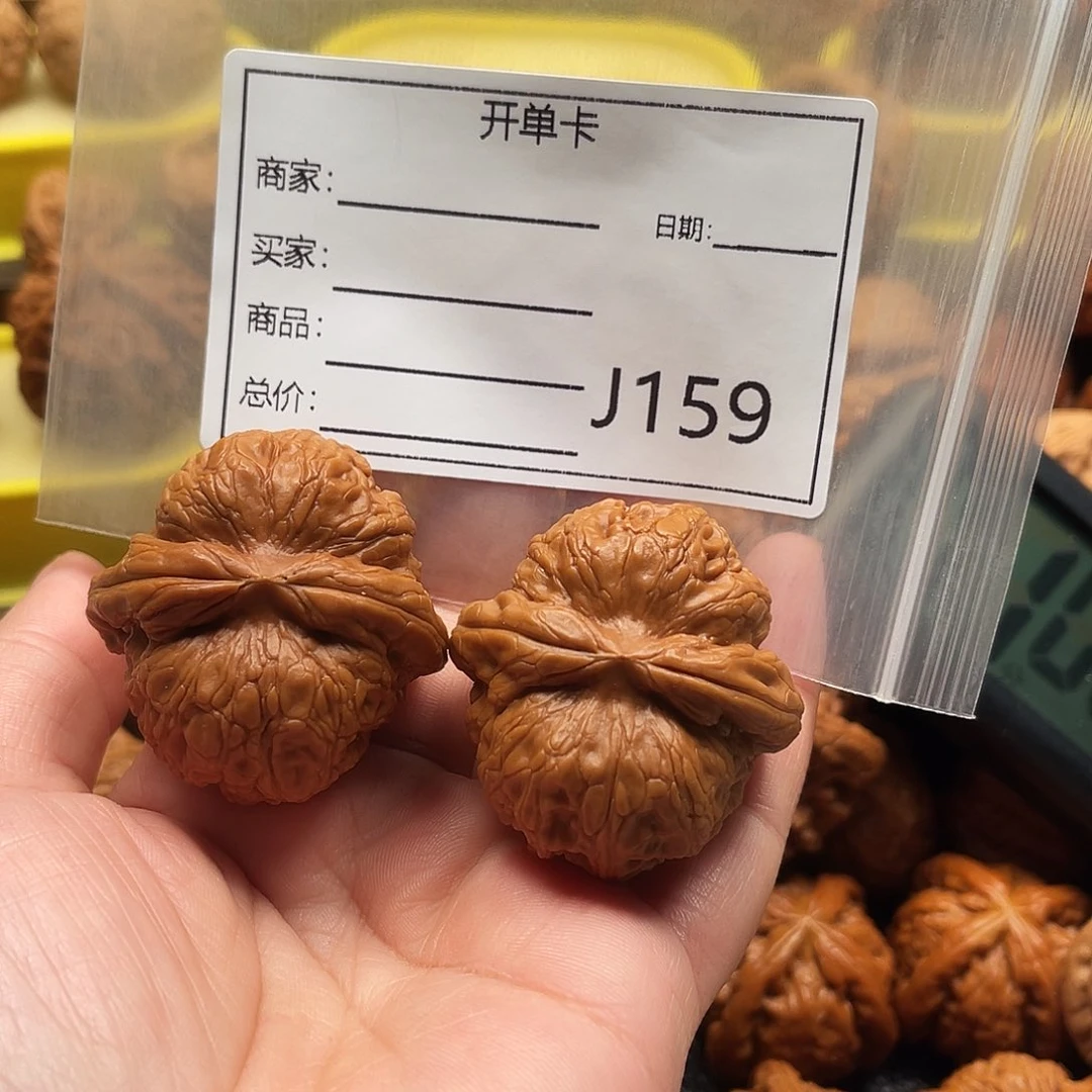 刘****文玩核桃吊坠hvghjjhbnnn