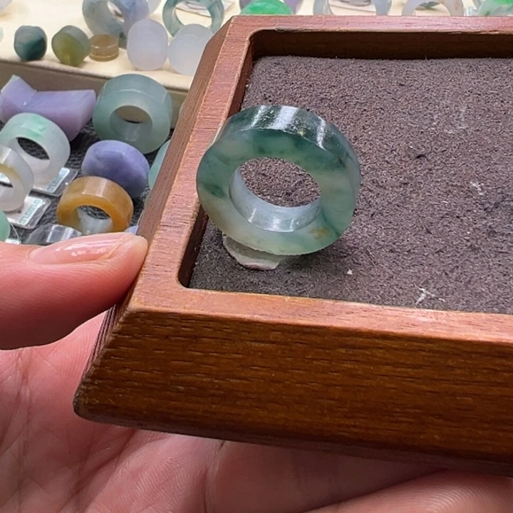 定制翡翠未镶嵌翡翠