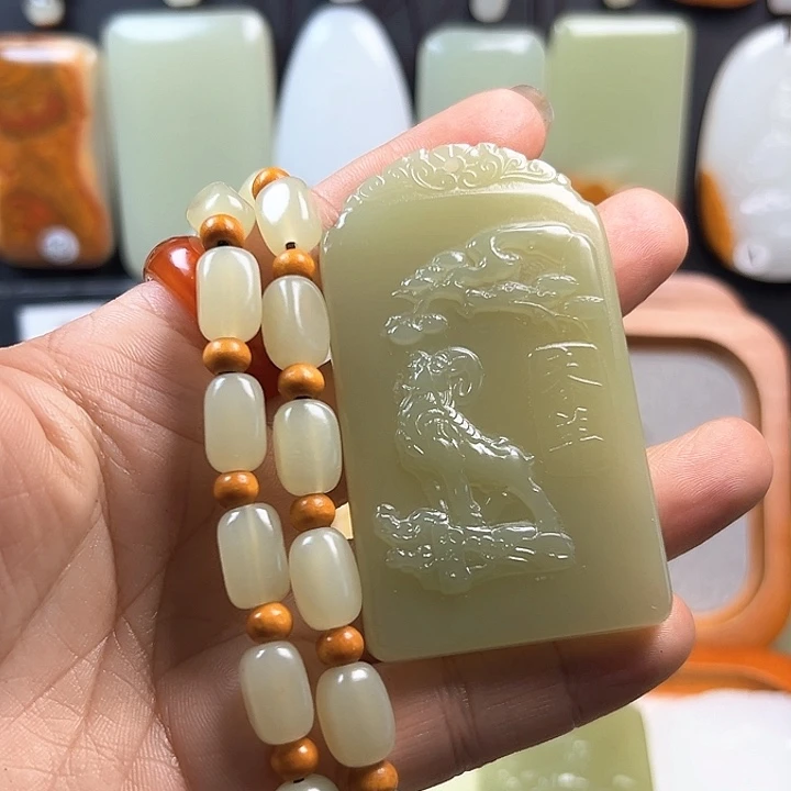 国***i玉昆仑山脉方解玉石