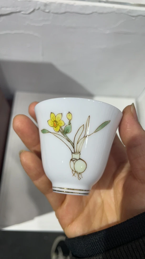 手绘水仙花岩茶小杯