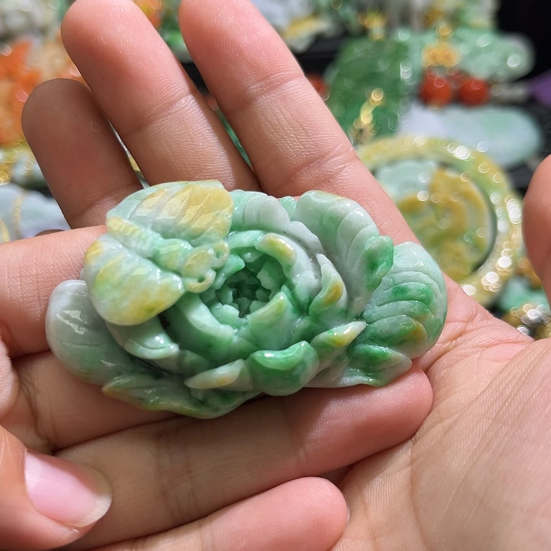 翡翠未镶嵌颈饰待编织