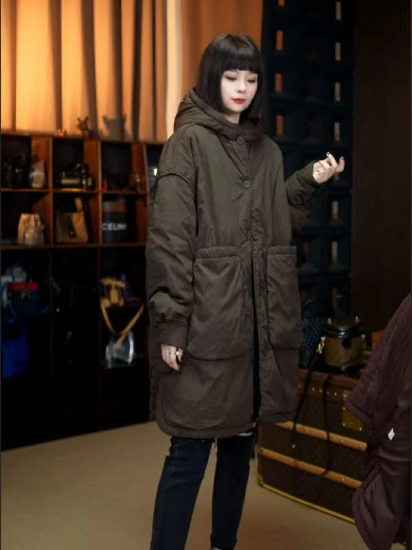 【思恩】2025冬季新款休闲简约连帽大口袋棉服外套女360
