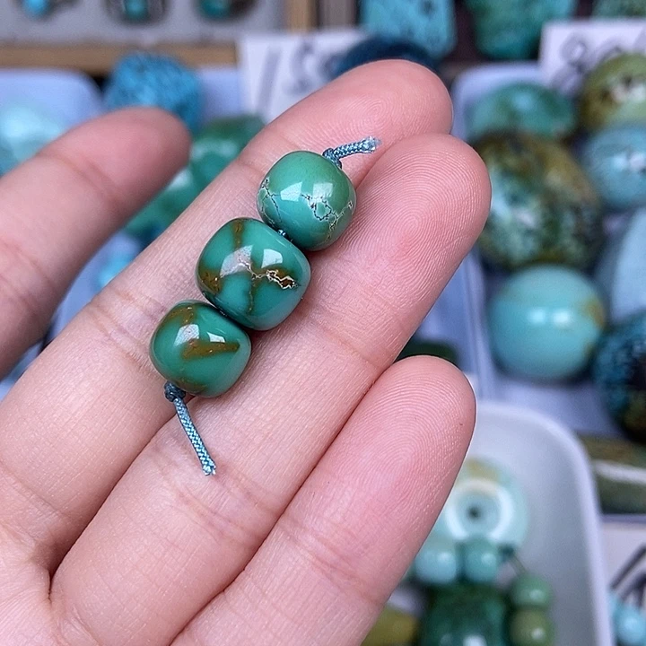 绿松石未镶嵌颈饰