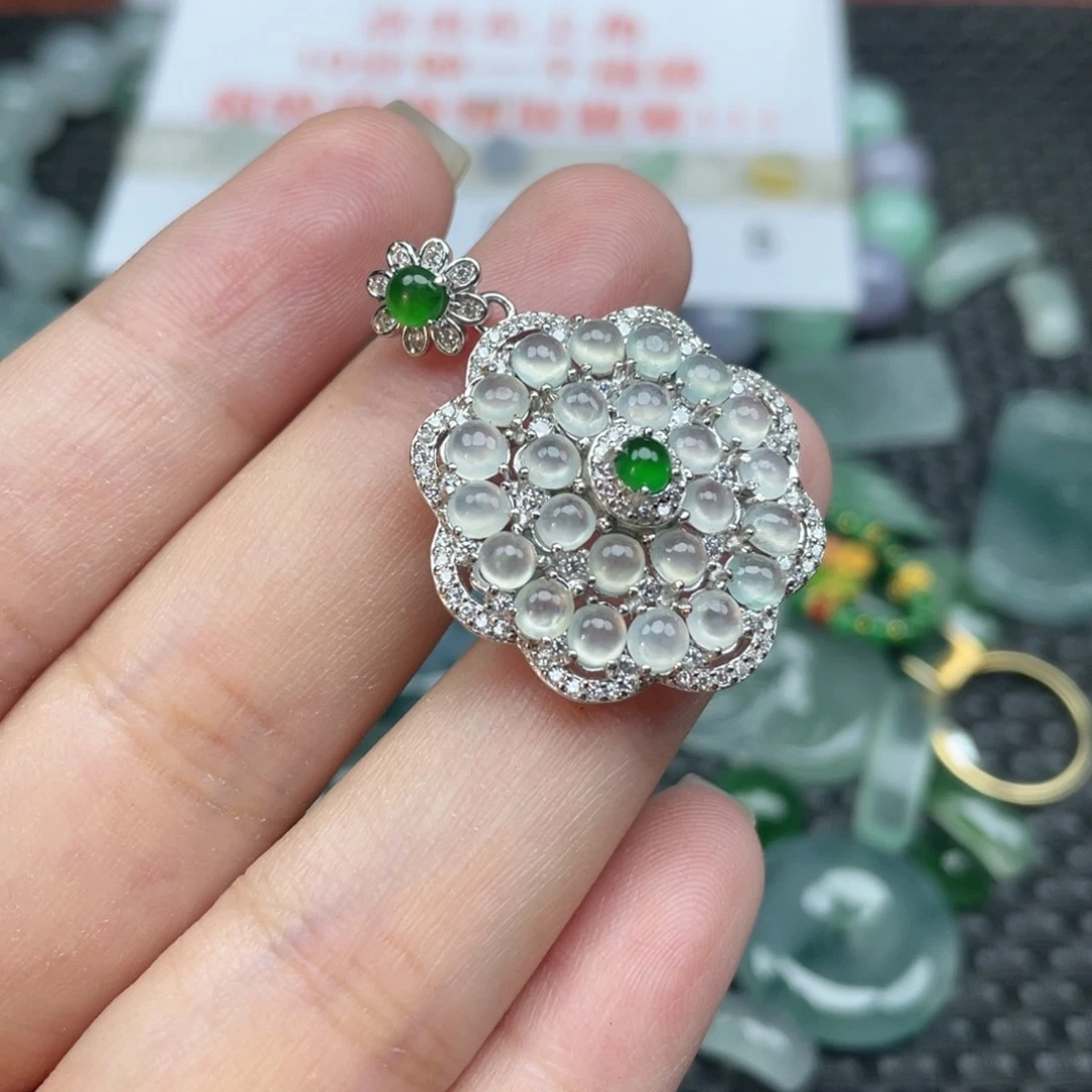 未镶嵌挂件翡翠  翡翠