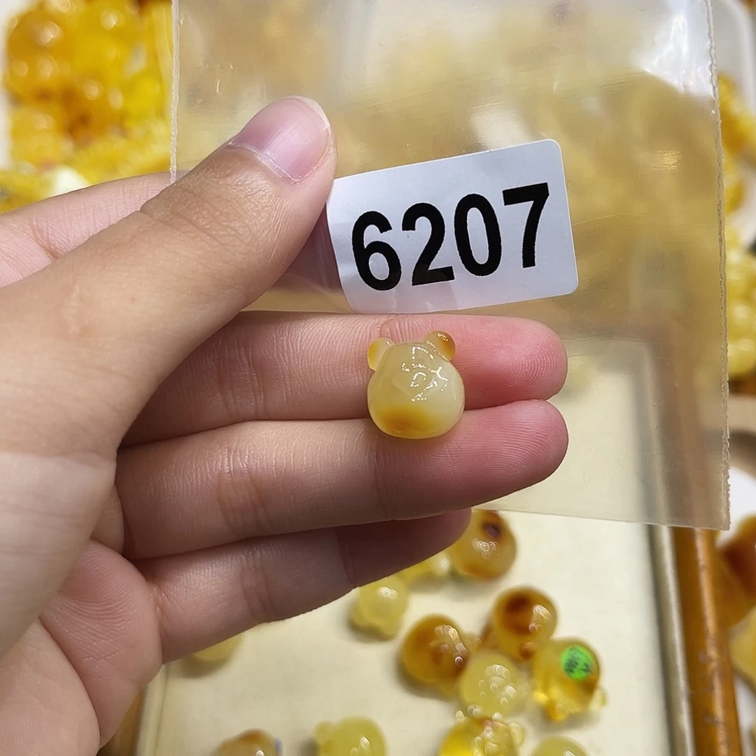 琥珀未镶嵌珠宝奇石