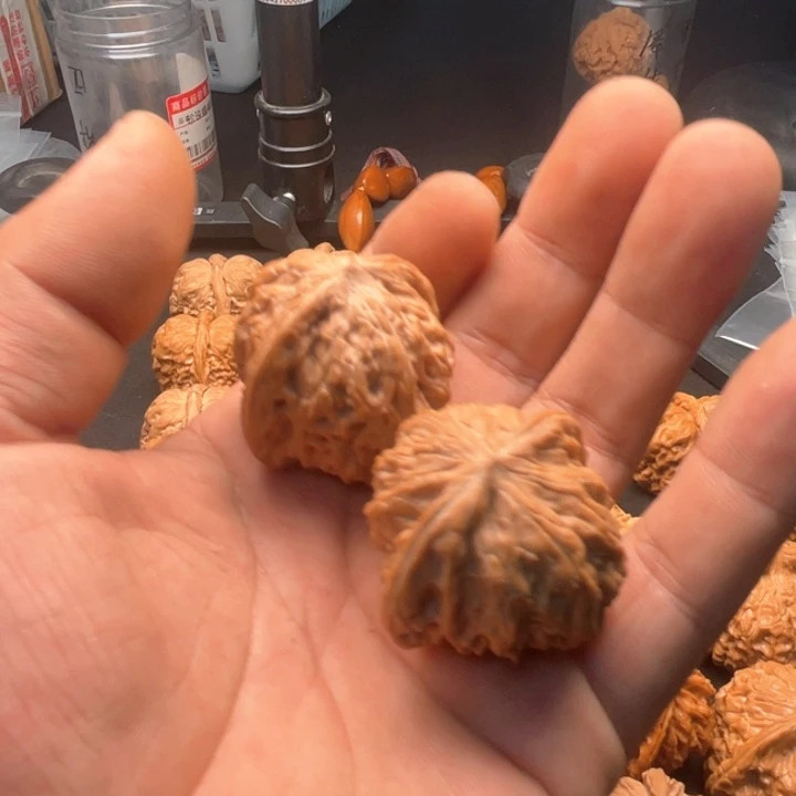 我***锅文玩核桃吊坠全品红皮磨盘