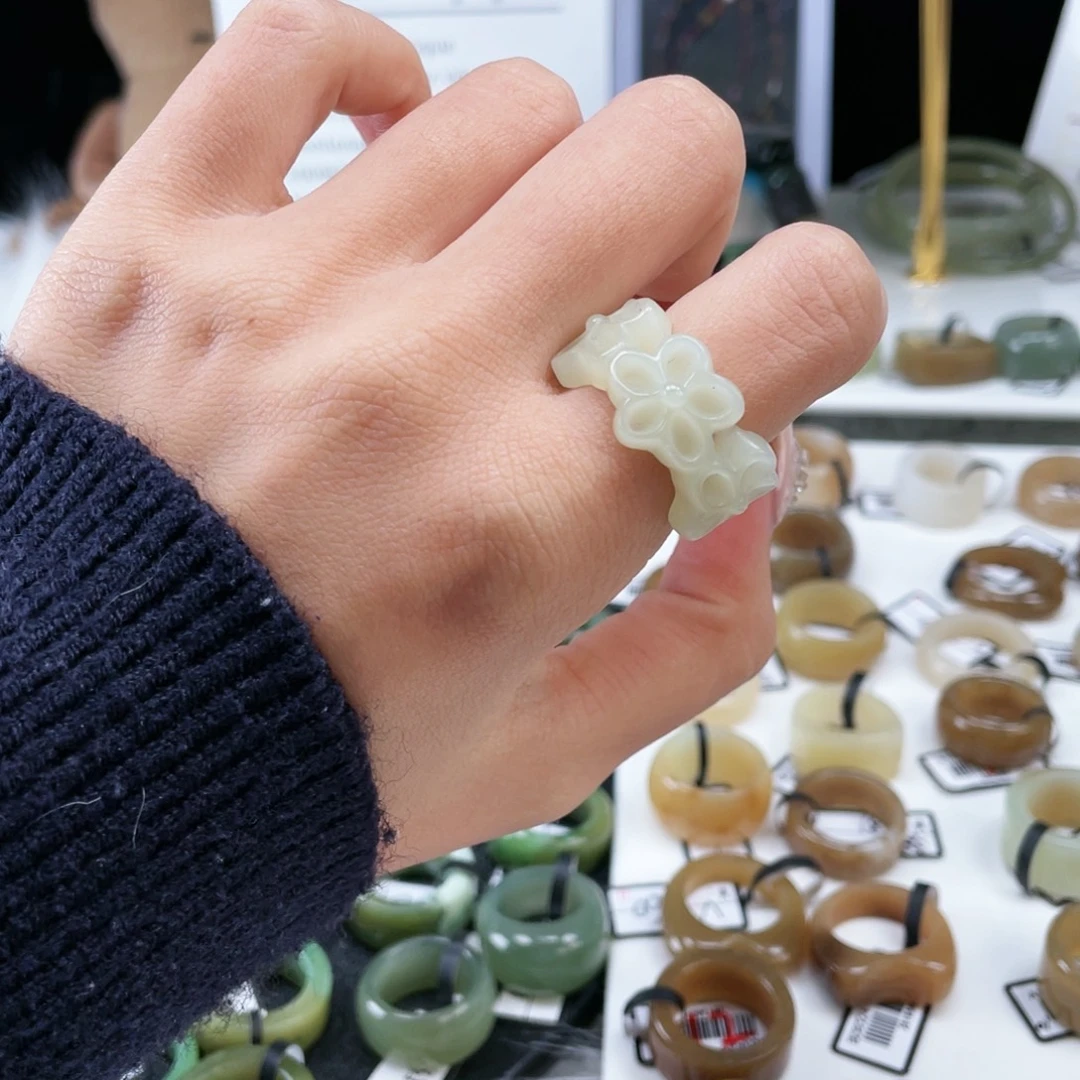 和田玉未镶嵌戒指P72奶黄雕花17.3不退换