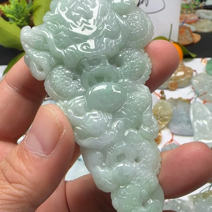 颈饰未镶嵌翡翠龙牌