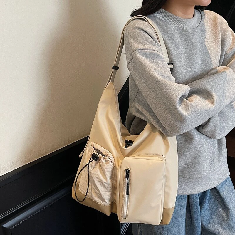 大容量休闲托特包女士健身斜挎包轻便百搭通勤设计感运动单肩包包