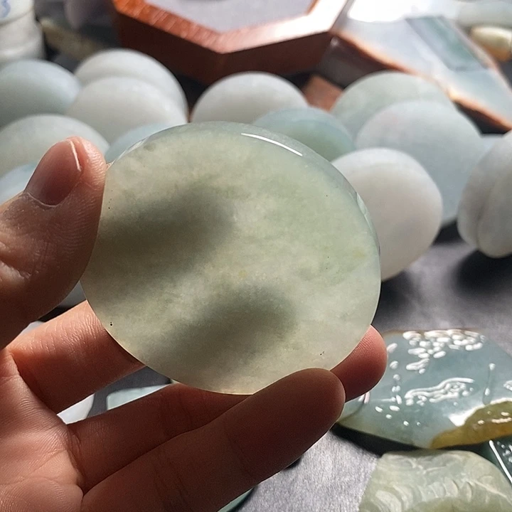 定制翡翠未镶嵌翡翠首饰是真的