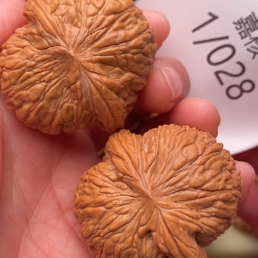 把件文玩核桃40绣球