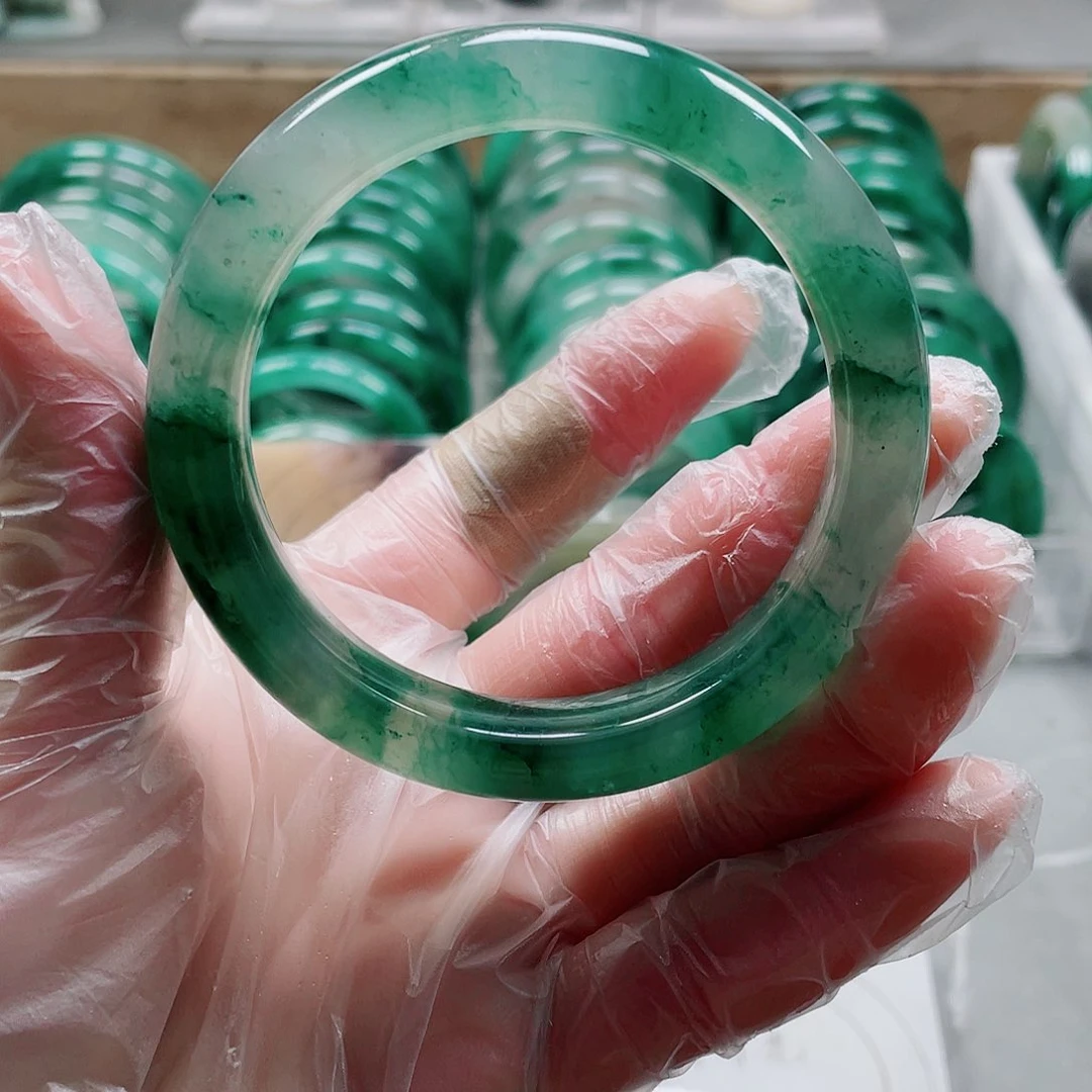 石英质玉手镯未镶嵌美**变