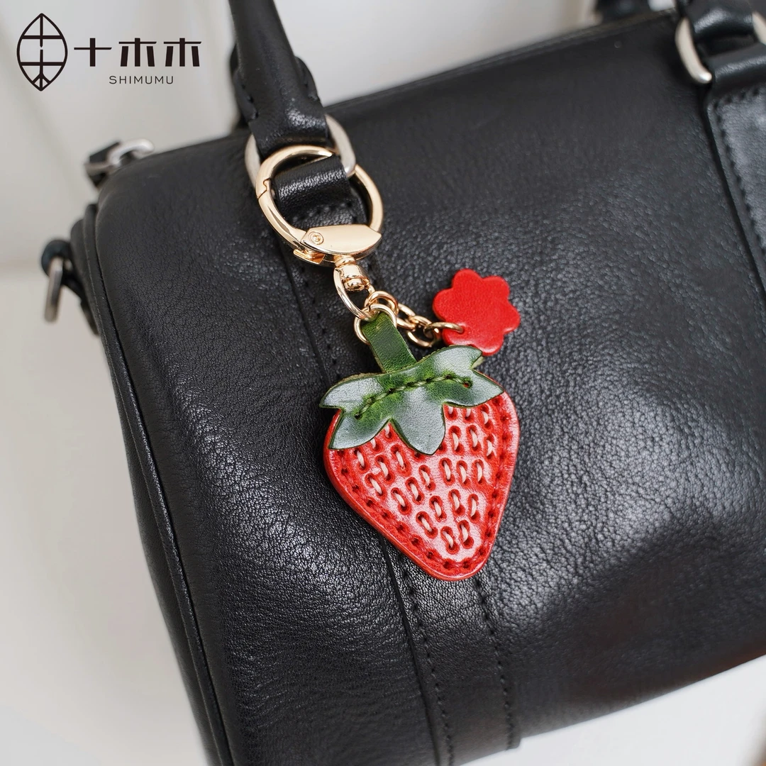 十木木植鞣牛皮草莓钥匙扣挂件可爱小草莓包包挂饰车钥匙挂件礼物
