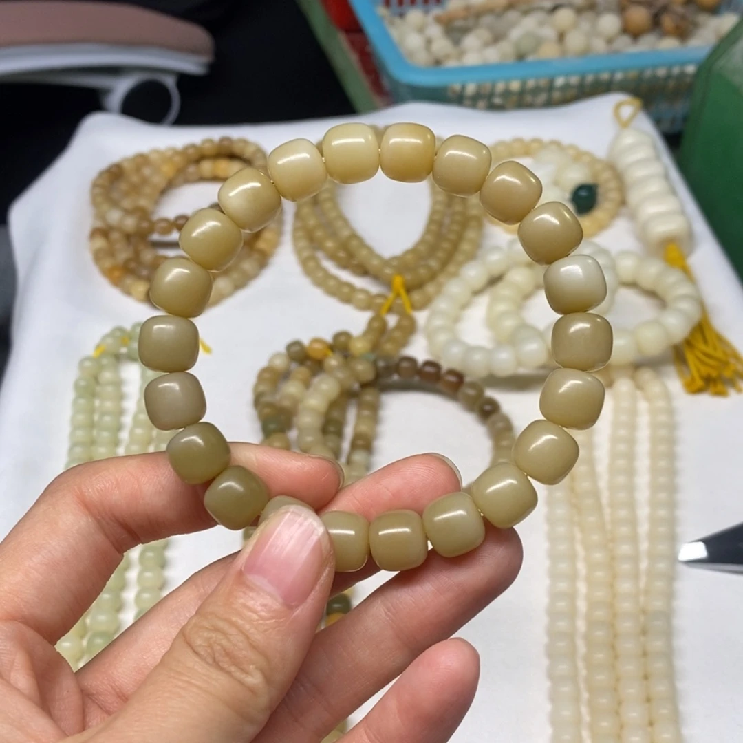 王***描菩提根/象牙果吊坠老师