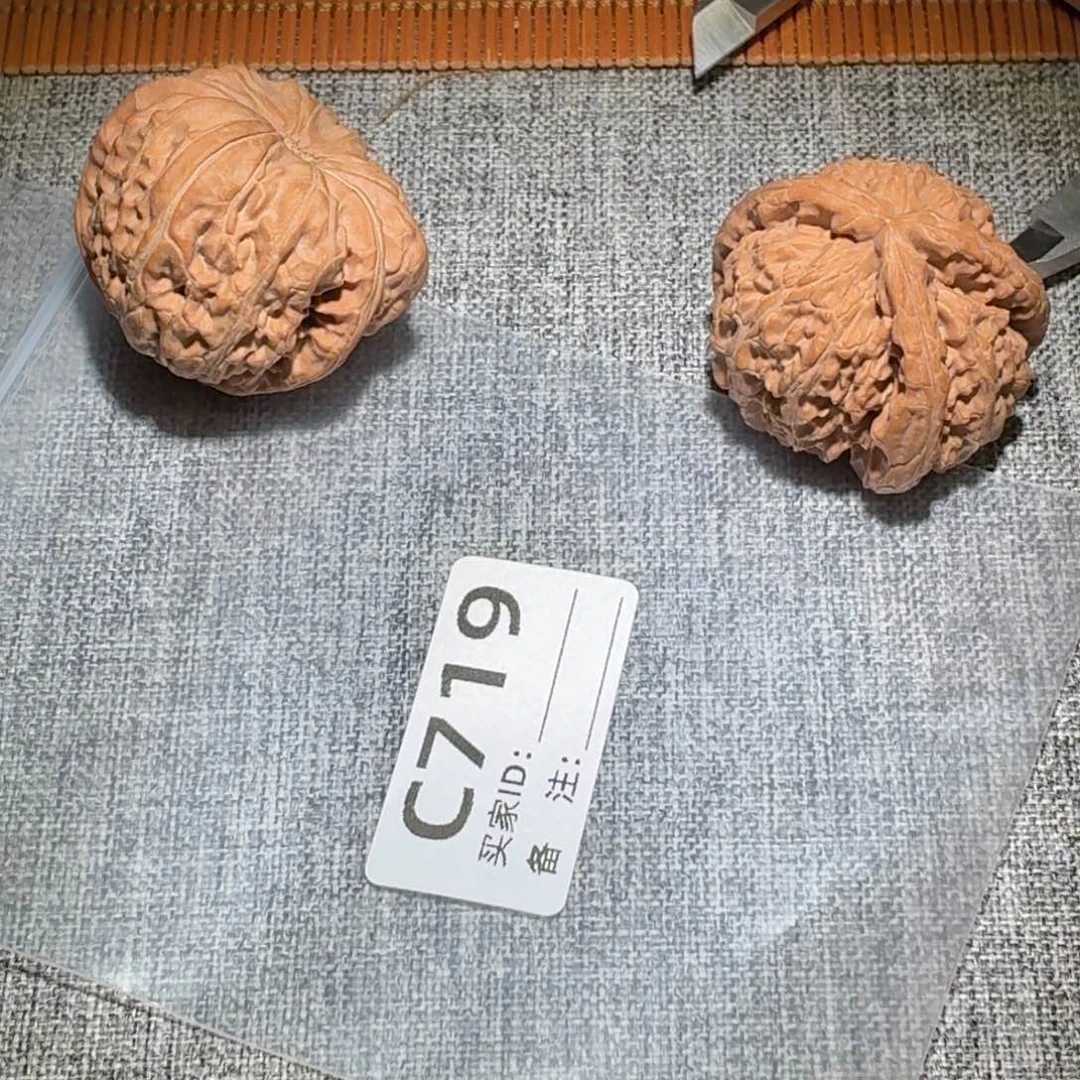 文玩核桃吊坠白狮子719