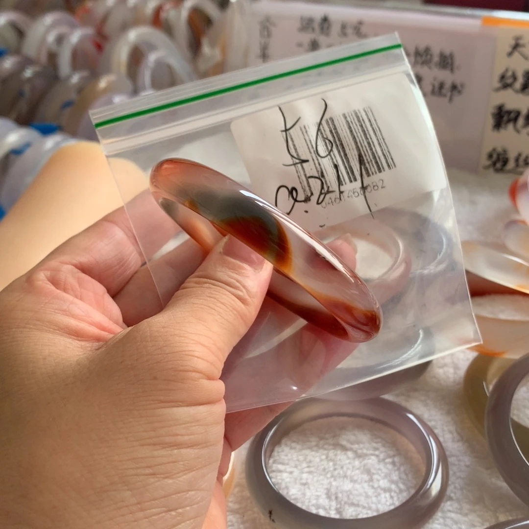 玛瑙/玉髓手镯未镶嵌56