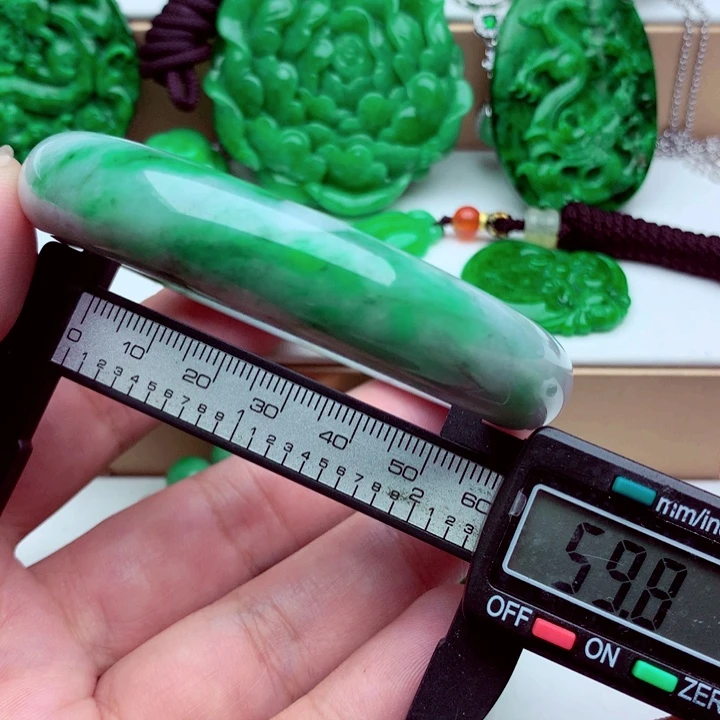 翡翠未镶嵌手镯．．．．．