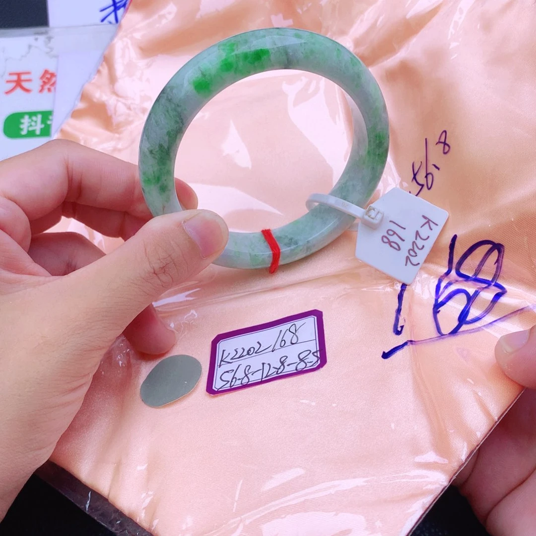 翡翠手镯未镶嵌翡翠