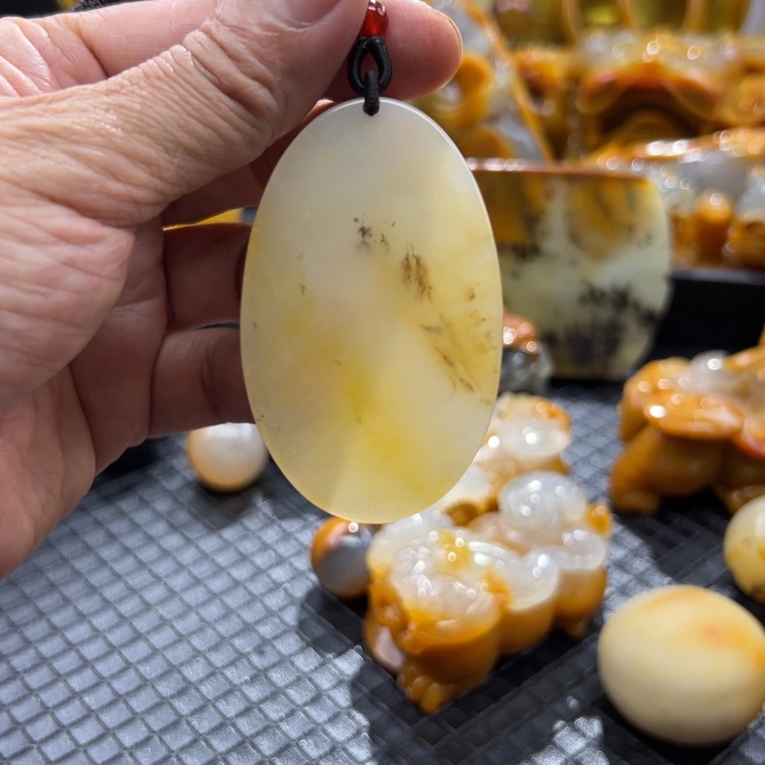 石英质玉未镶嵌颈饰