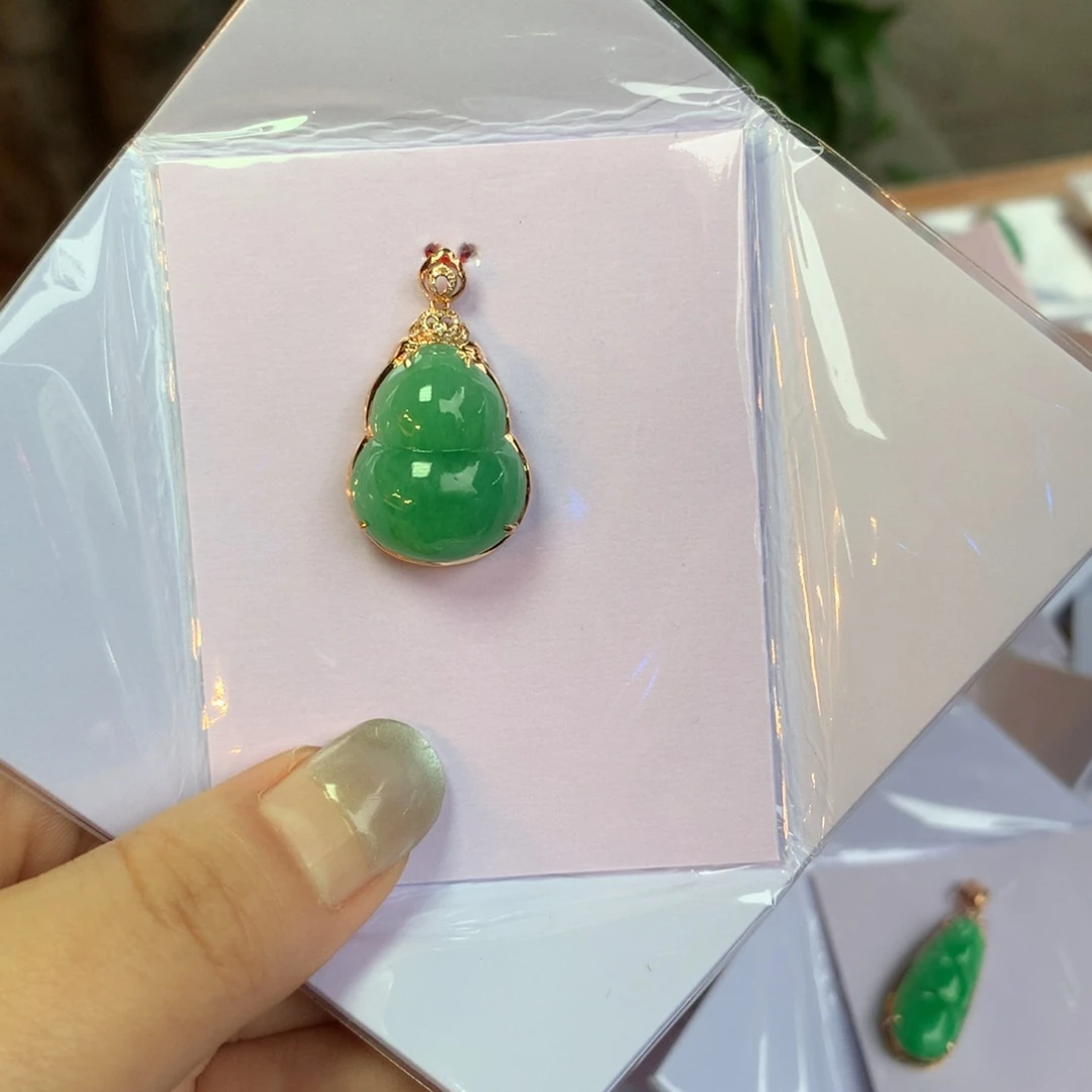 翡翠18K金镶嵌项链葫芦