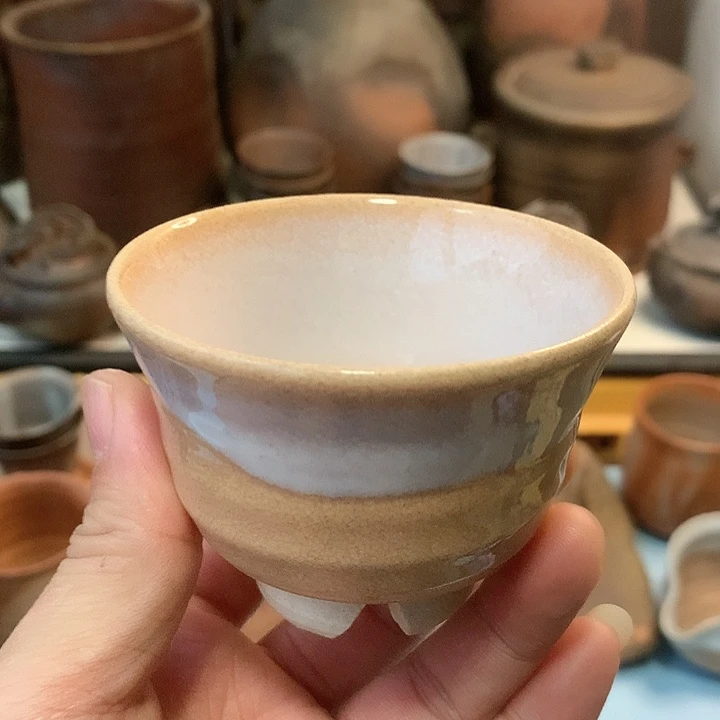 陶瓷材料制作而成