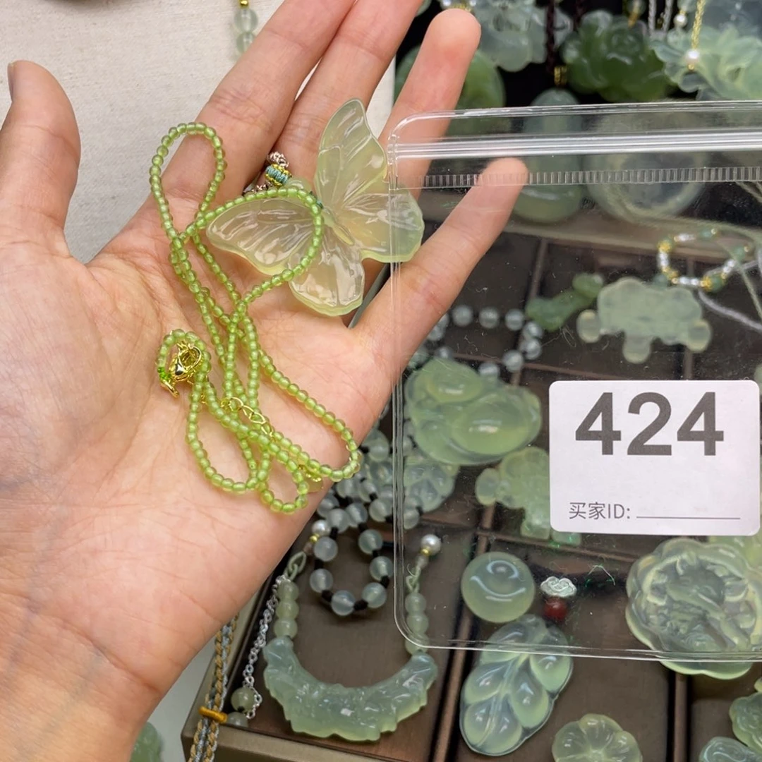 ****蛇纹石玉未镶嵌颈饰