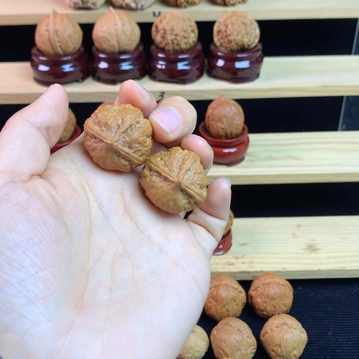 吊坠文玩核桃鬼脸三棱