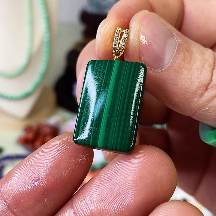 翡翠颈饰未镶嵌吊坠