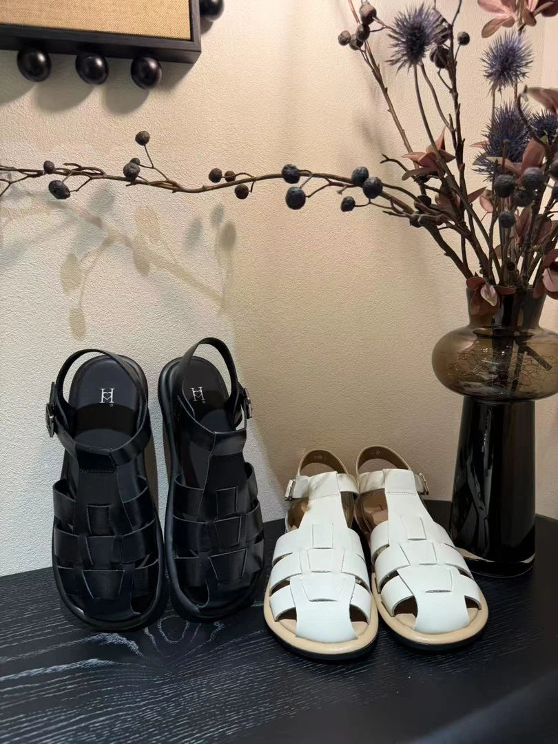 8185 简约皮面黑白罗马凉鞋