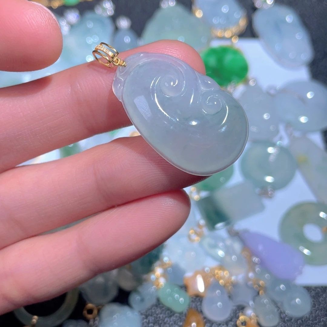 翡翠颈饰18K金镶嵌翡翠