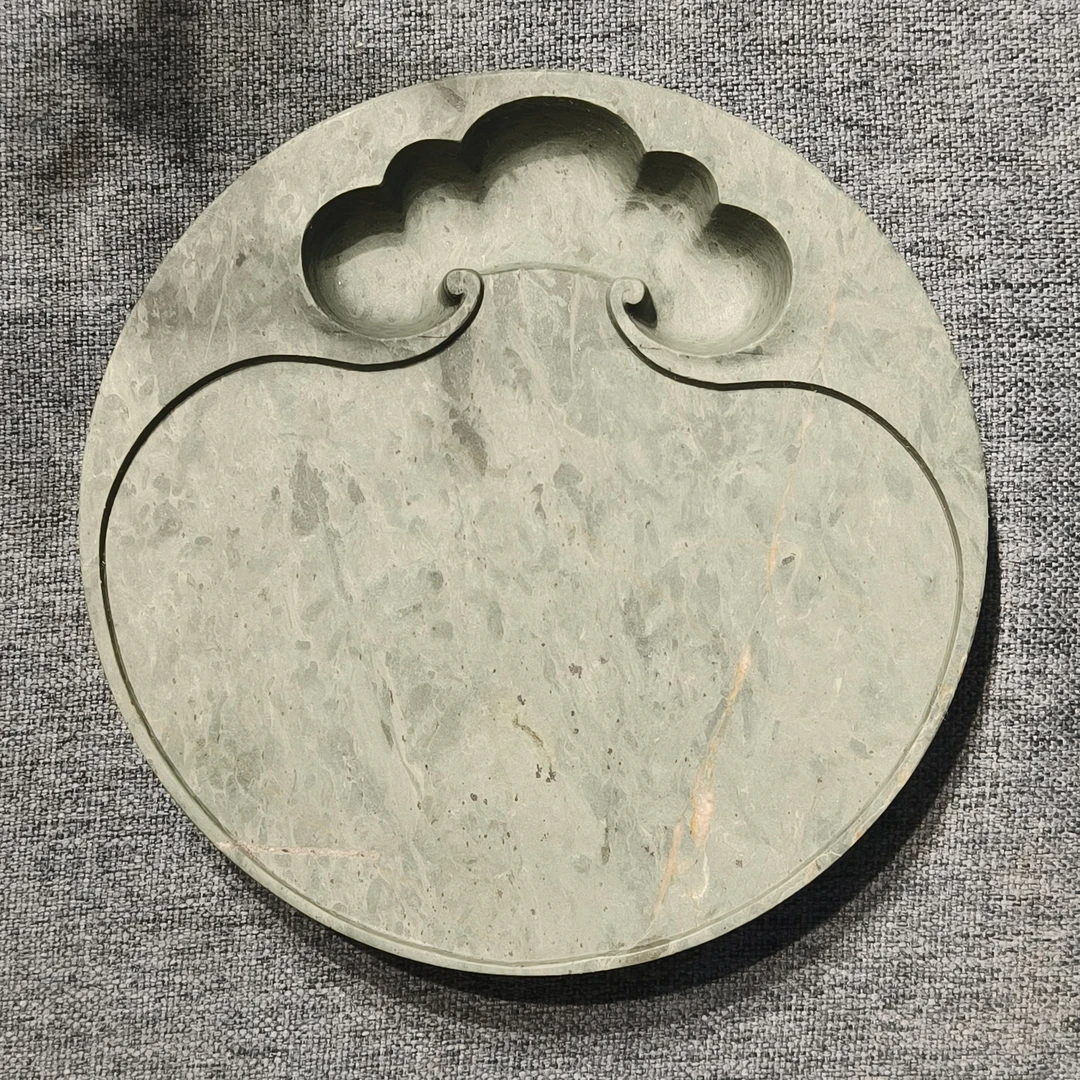 甘肃洮砚，水泉大圆如意砚，尺寸14.4*14.4*2厘米