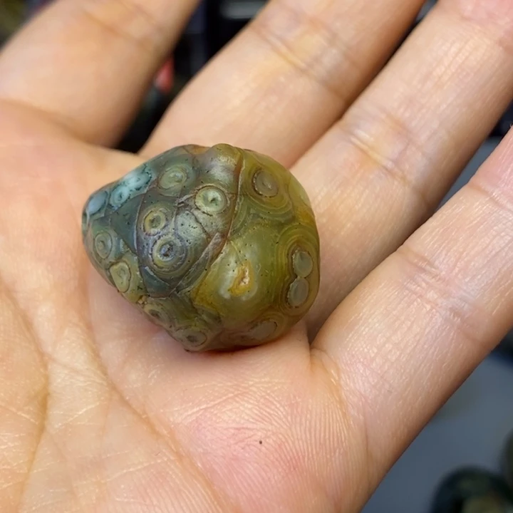 石材外蒙眼睛石吊坠
