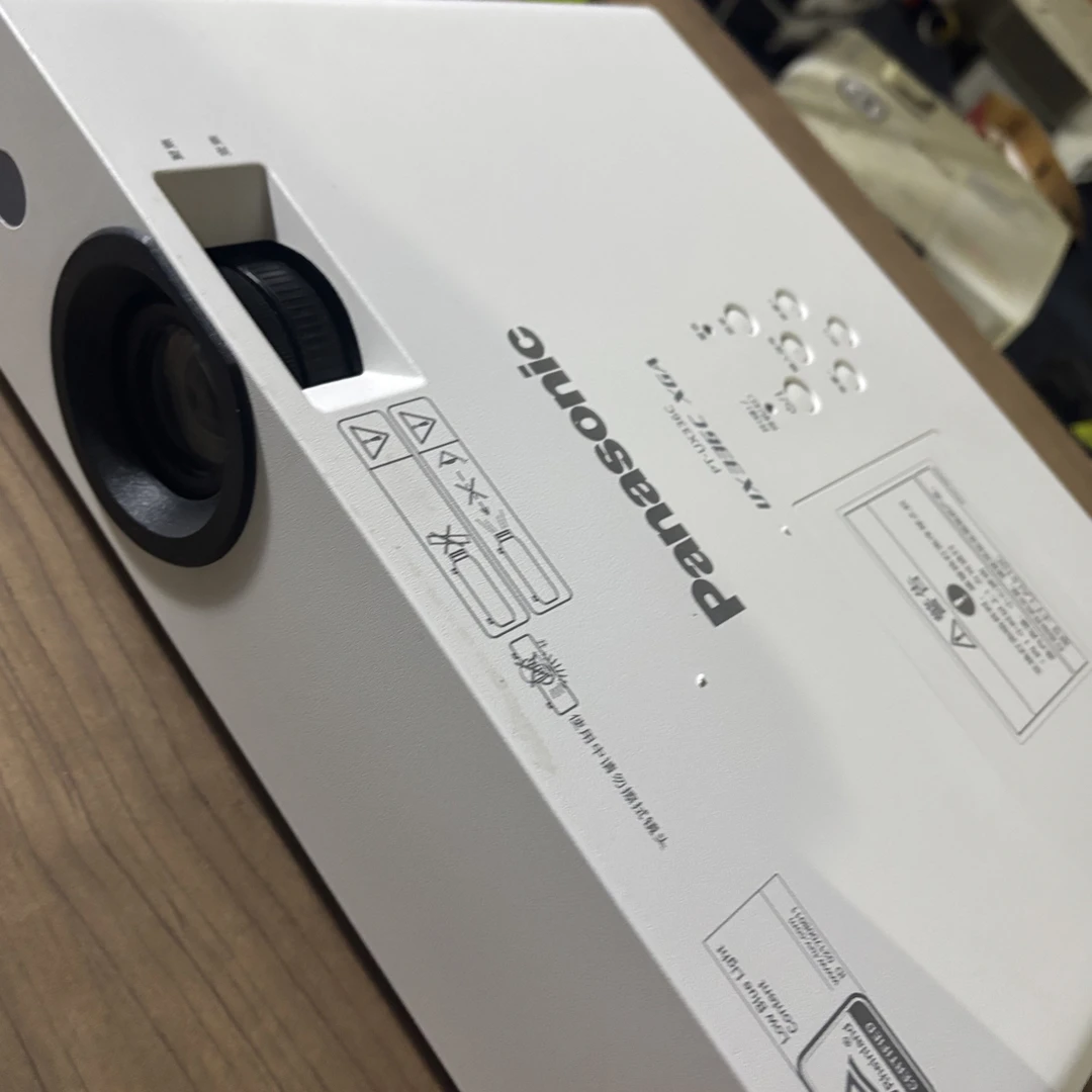 二手 新款松下准新投影仪 运费自理