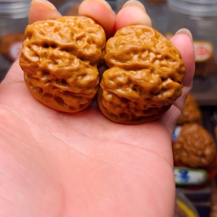 核桃把件放漏款40延庆蛤蟆头……….