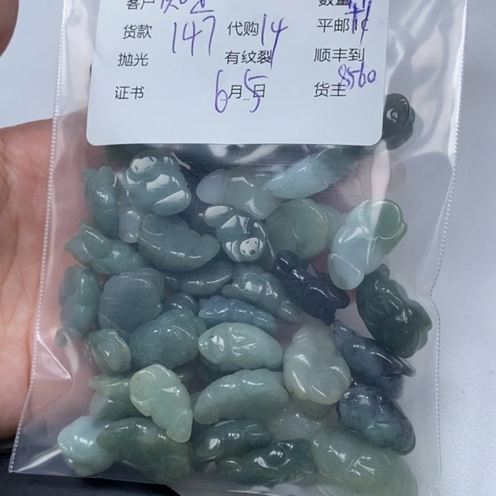 翡翠未镶嵌颈饰知***1翡翠吊坠