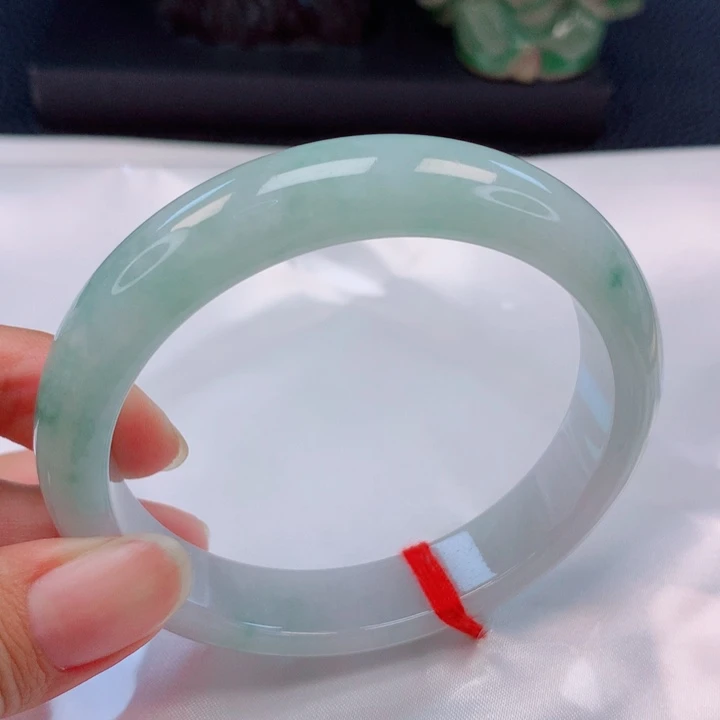 明***犯翡翠未镶嵌手镯58圈