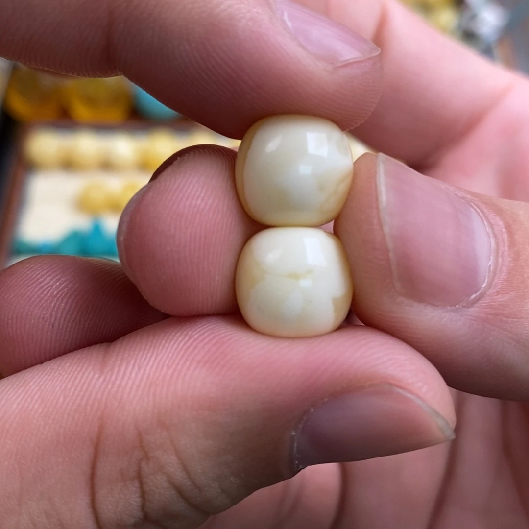 扬***！蜜蜡未镶嵌裸石配饰