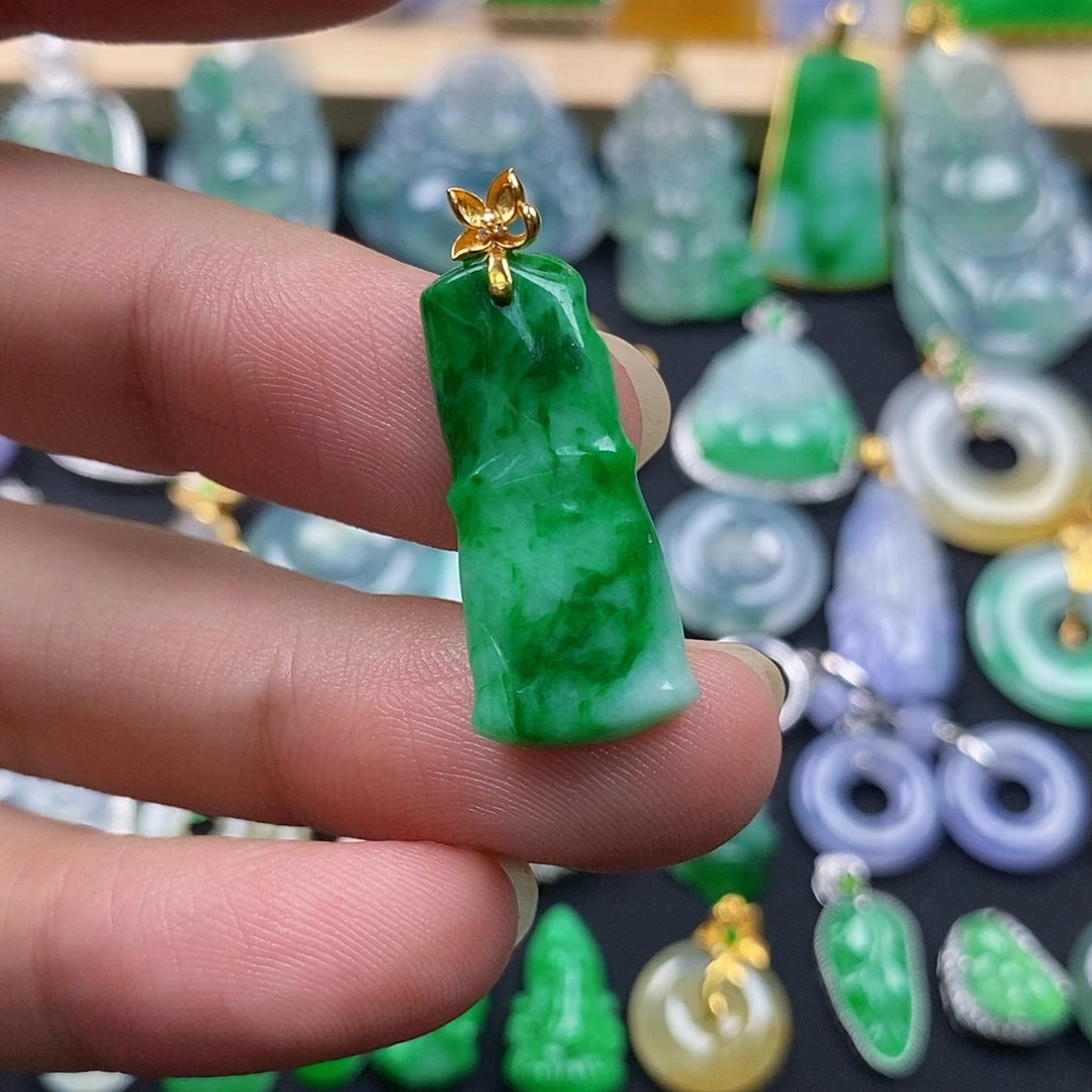 李***敏翡翠18K金镶嵌颈饰翡翠