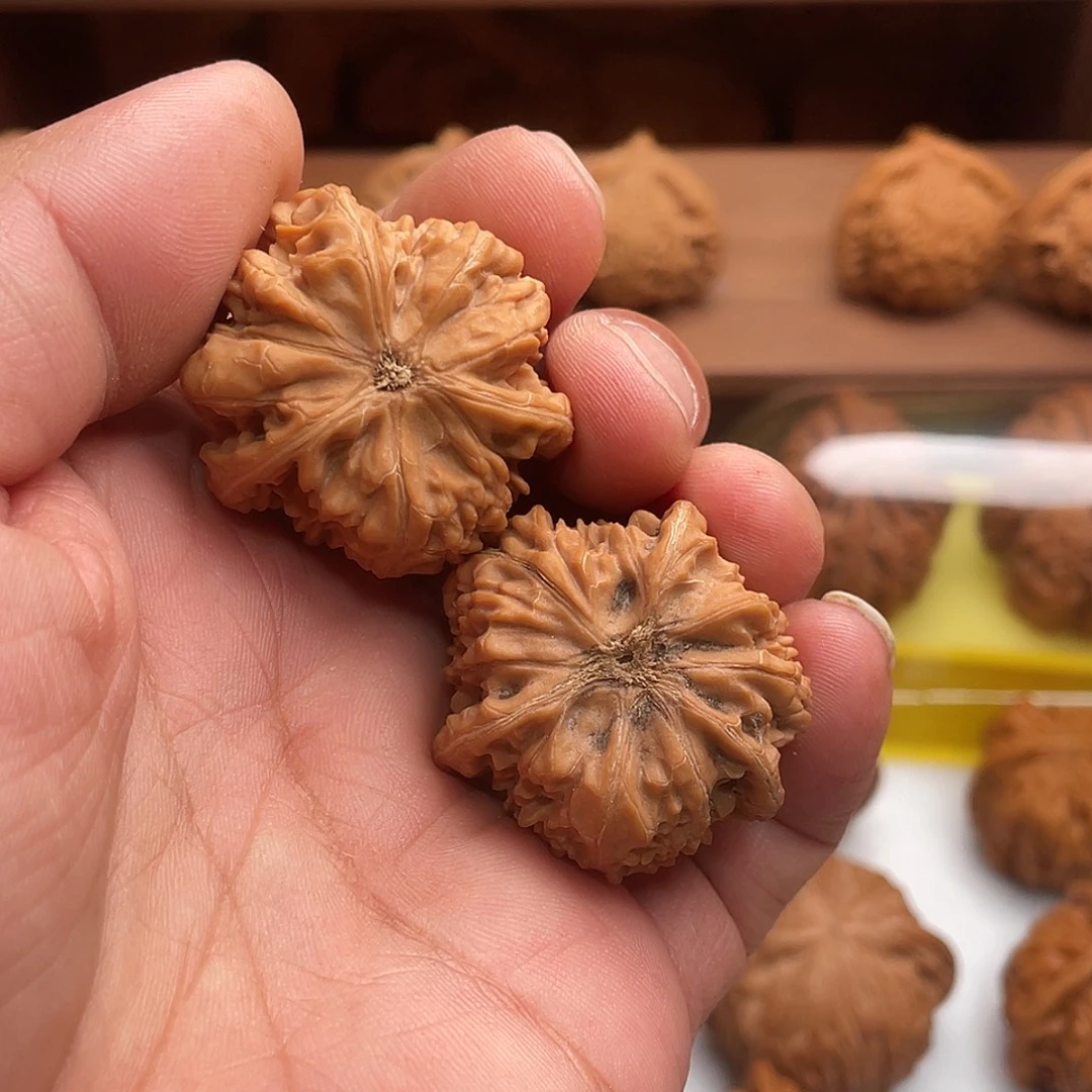 大***锐文玩核桃吊坠文山三棱